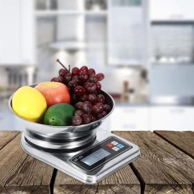 ميزان مطبخ رقمي عالي الدقة بسعة 5 كجم، مزود بوعاء من الستانلس ستيل وشاشة LCD لقياس دقيق.